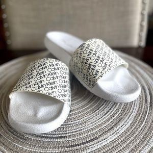 Sz 6 Women’s. Calvin Klein Slides.